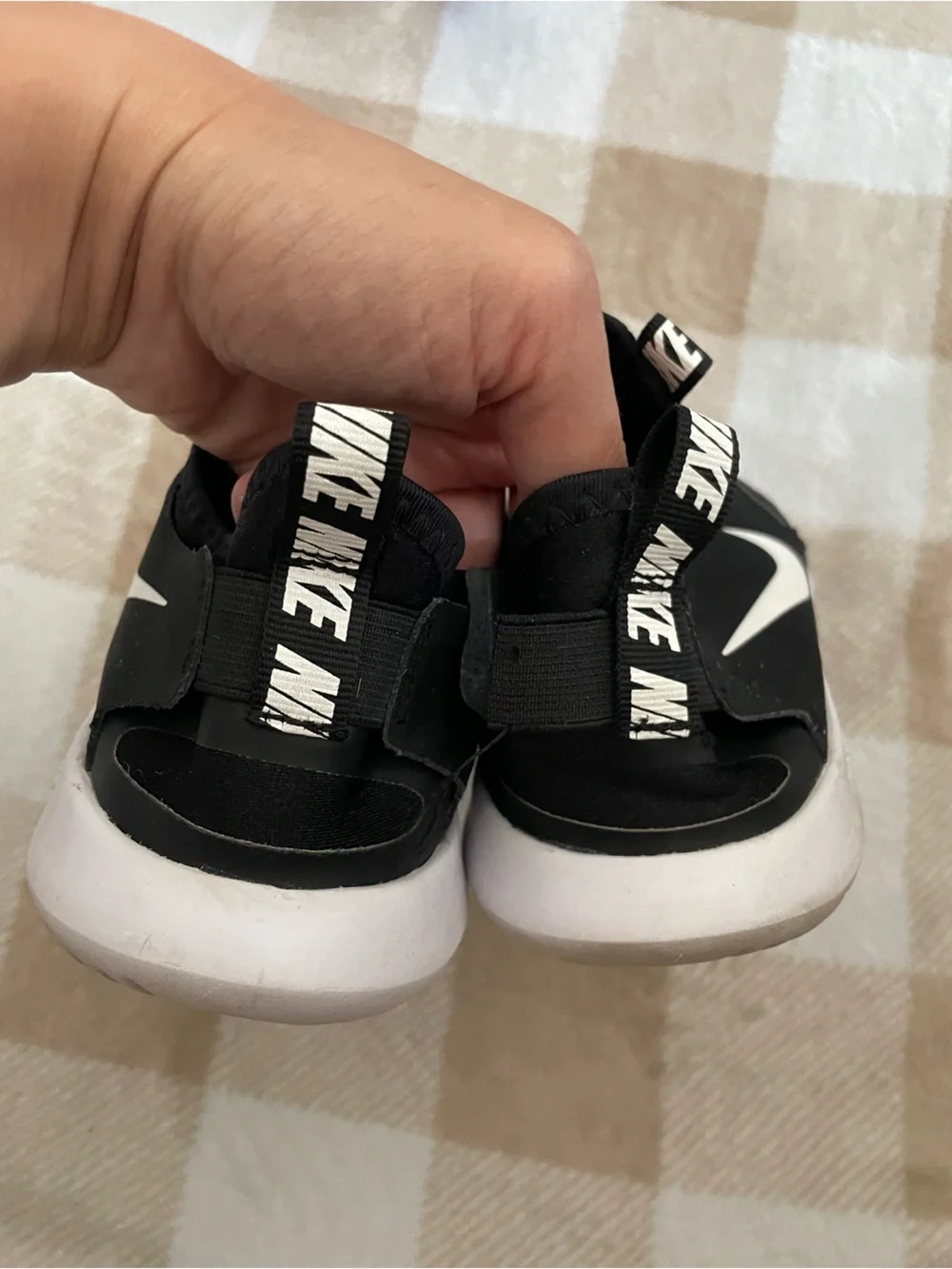 Nike Size 7Y Black & White Athletic Slip-On Trainers (has flaws)